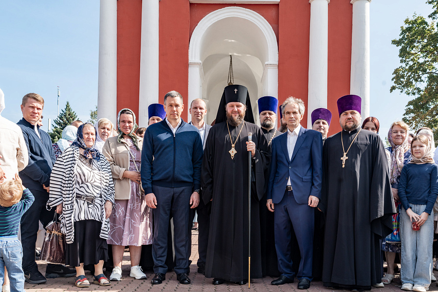 Архиерейское богослужение в Петропавловском храме города Лыткарино